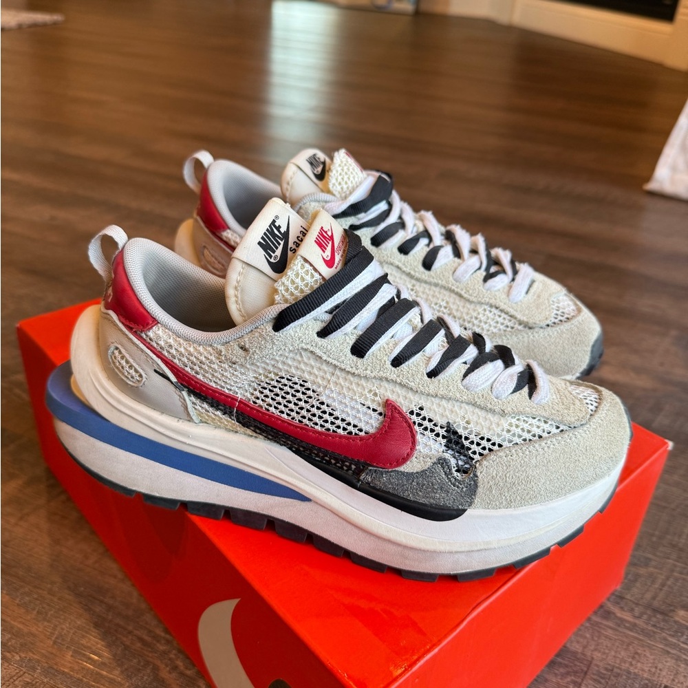 nike sacai vaporwaffle fuchsia